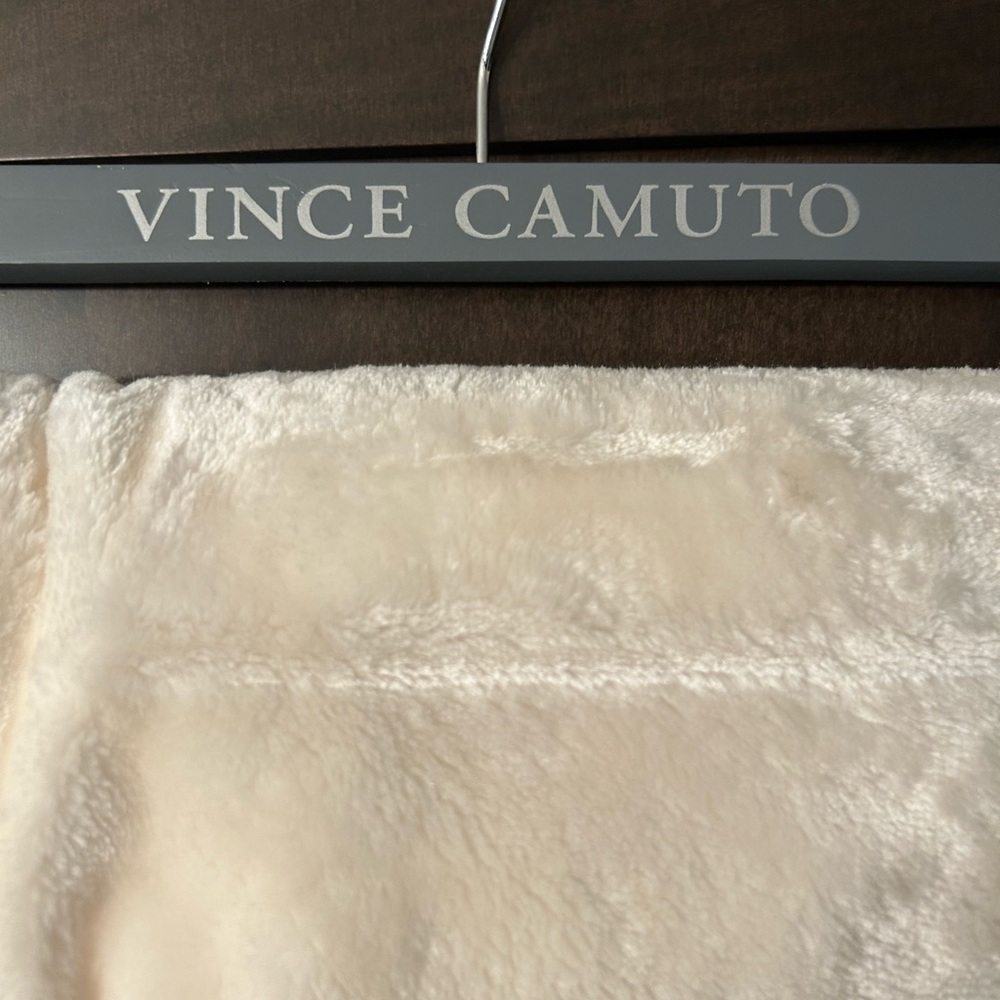 Vince Camuto Oversized Plush Throw Blanket - Picture 4 of 5